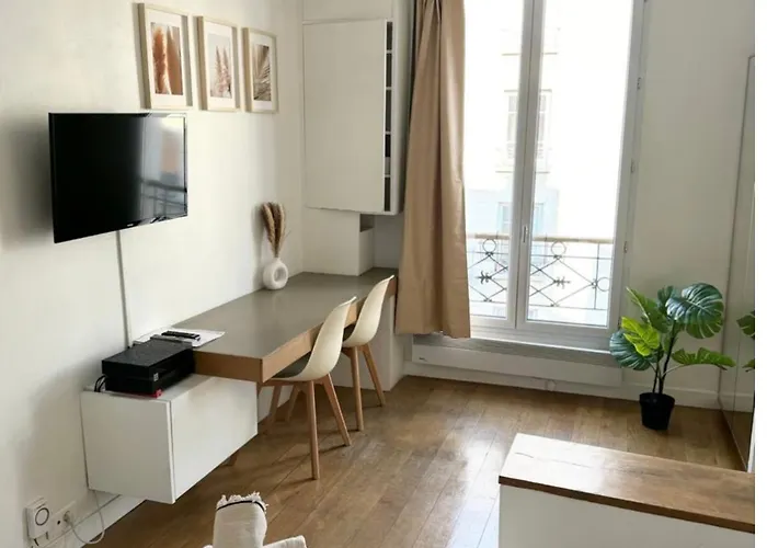Pantheon Apartment